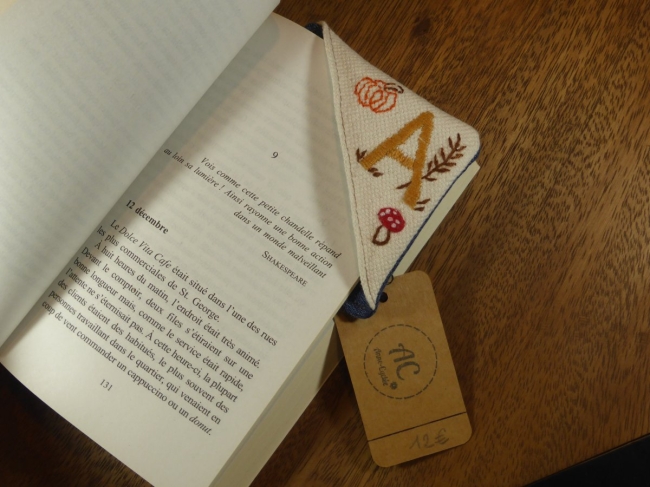 Marque-page brodé main