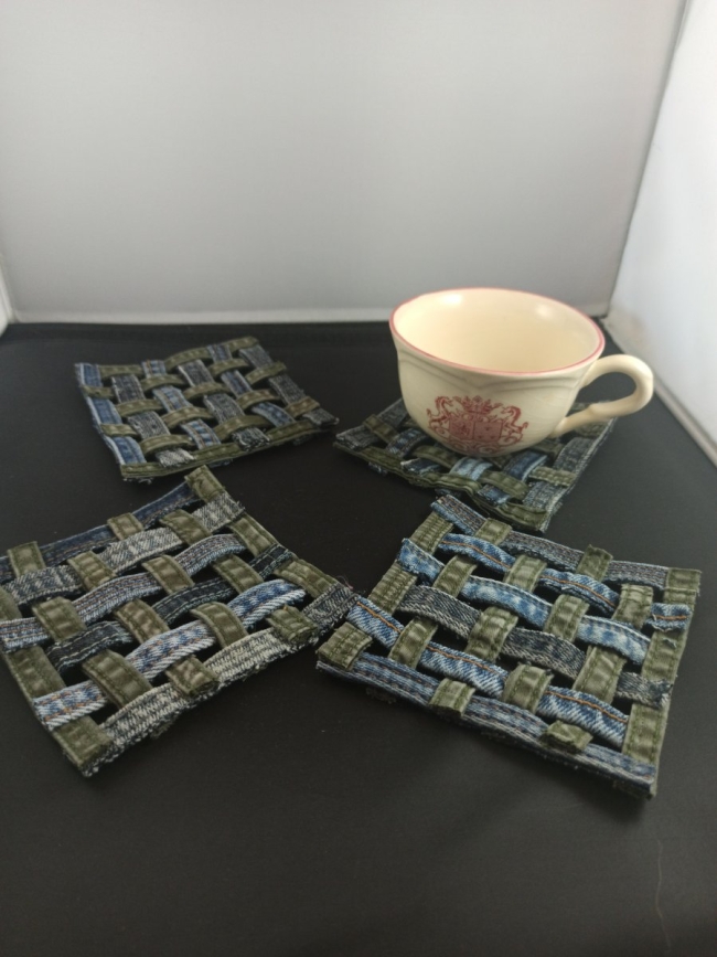 Sous-tasses bleu et vert