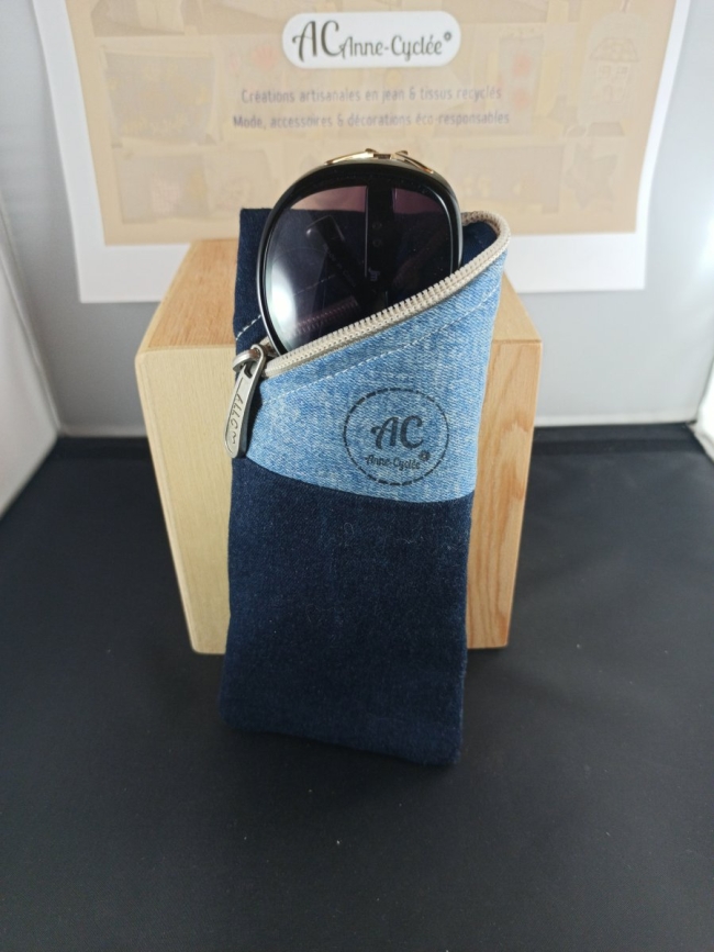 Étui à lunettes en jean patchwork upcyclé – Anne-Cyclée