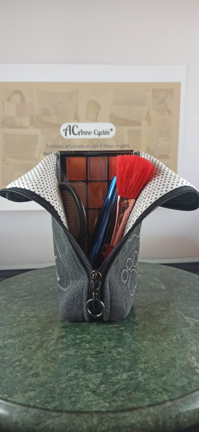 rousse debout en jean noir recyclé chat brodé – Anne Cyclée