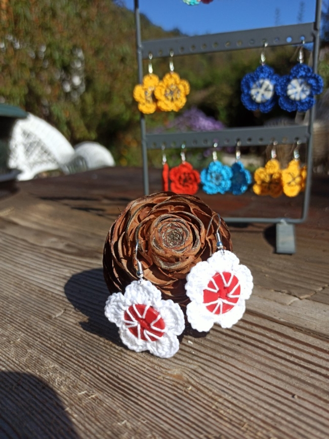 Boucles d'oreilles blanches -  Coeur rouge