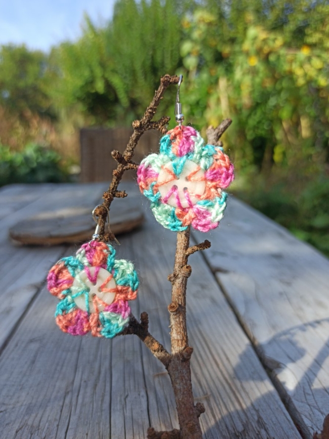 Boucles d'oreilles bouton- fleur multicolore